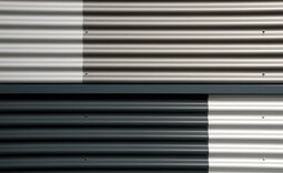 Detailansicht Produktionshalle Villingendorf mit Wellprofilfassade Typ 18-76 in drei Farbtönen